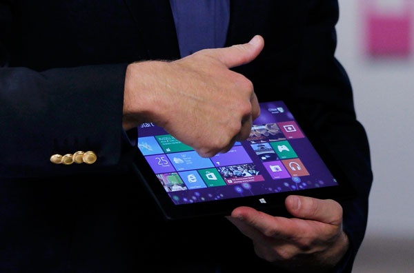 مايكروسوفت تكشف النقاب عن ويندوز 8 والكمبيوتر اللوحي سيرفس - فيديو