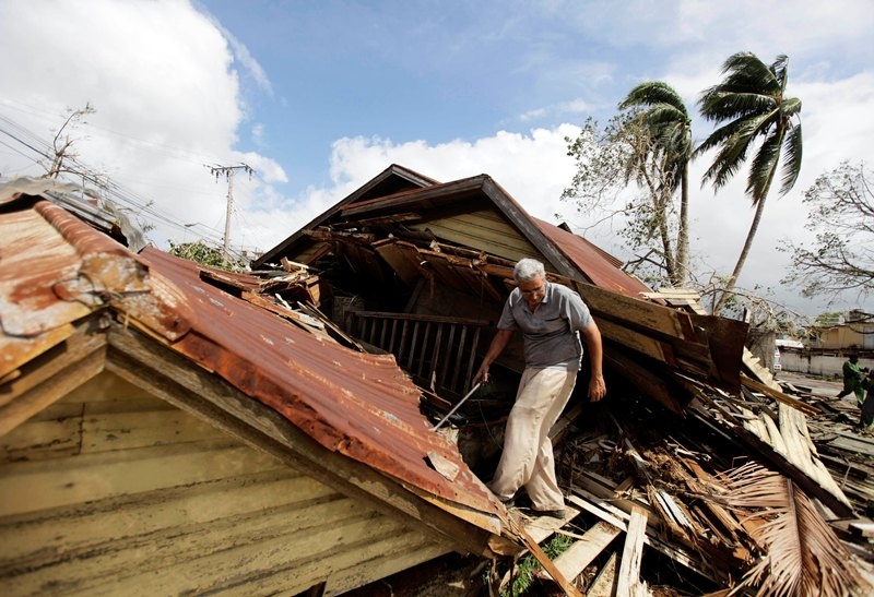 نيويورك تعلن الطوارئ مع اقتراب اعصار ساندي بعد مقتل 38 شخصا في الكاريبي - فيديو