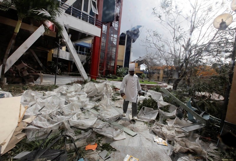 نيويورك تعلن الطوارئ مع اقتراب اعصار ساندي بعد مقتل 38 شخصا في الكاريبي - فيديو