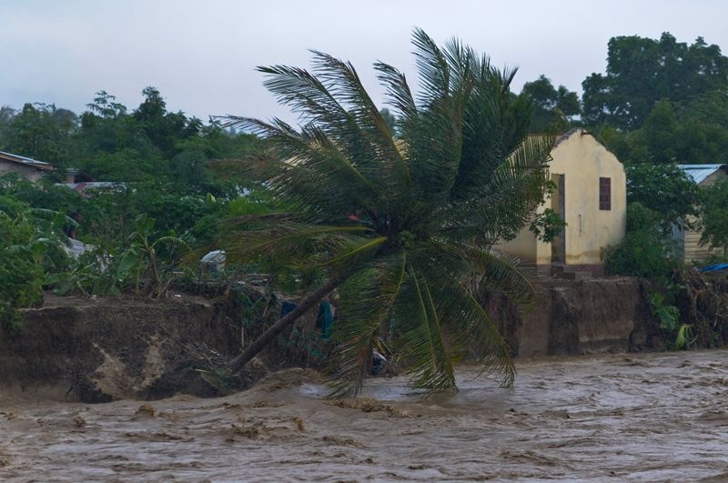 نيويورك تعلن الطوارئ مع اقتراب اعصار ساندي بعد مقتل 38 شخصا في الكاريبي - فيديو