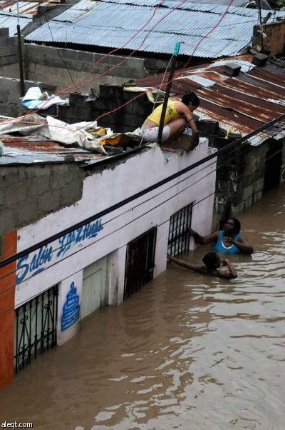 نيويورك تعلن الطوارئ مع اقتراب اعصار ساندي بعد مقتل 38 شخصا في الكاريبي - فيديو