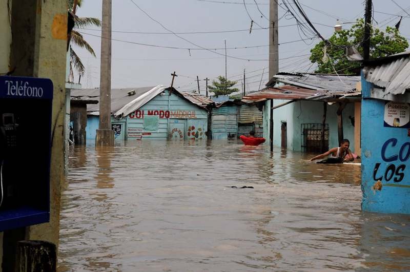 نيويورك تعلن الطوارئ مع اقتراب اعصار ساندي بعد مقتل 38 شخصا في الكاريبي - فيديو