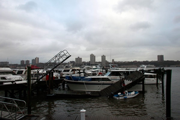 قصة مصورة : الساحل الشرقي الأمريكي يحاول إزالة آثار الإعصار ساندي - فيديو