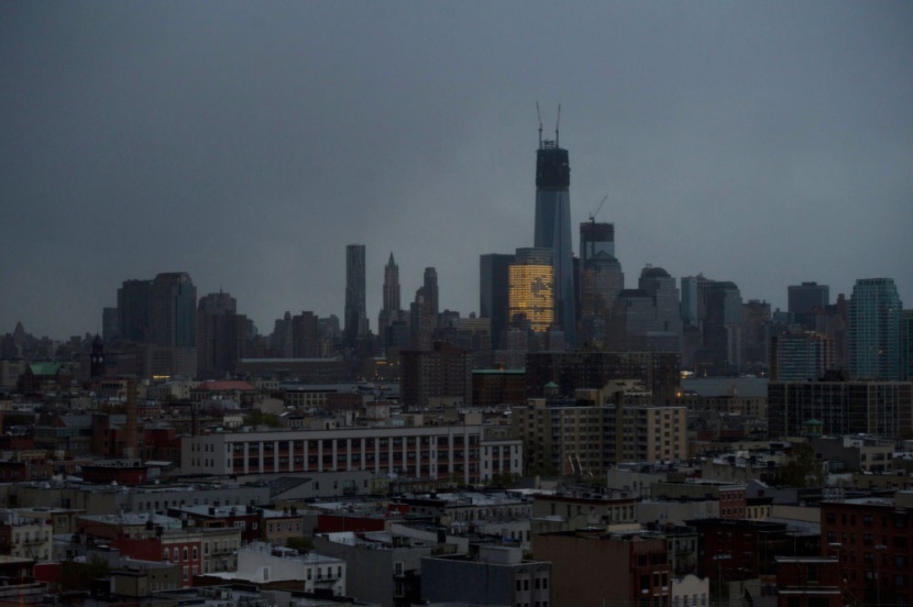 قصة مصورة.. "ساندي" يقتل 37 شخص في نيويورك ويخلف أضرارا بقيمة  50 مليار دولار