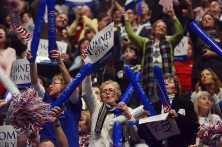 قصة مصورة : أوباما يهنئ رومني على الحملة الانتخابية "المفعمة بالحماس"