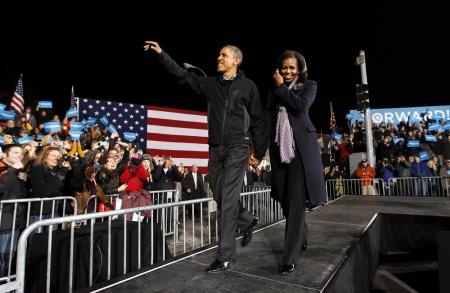 قصة مصورة : أوباما يهنئ رومني على الحملة الانتخابية "المفعمة بالحماس"