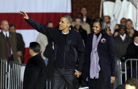 قصة مصورة : أوباما يهنئ رومني على الحملة الانتخابية "المفعمة بالحماس"