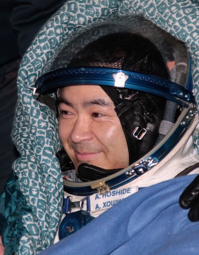 قصة مصورة : عودة مركبة الفضاء الروسية سويوز للارض