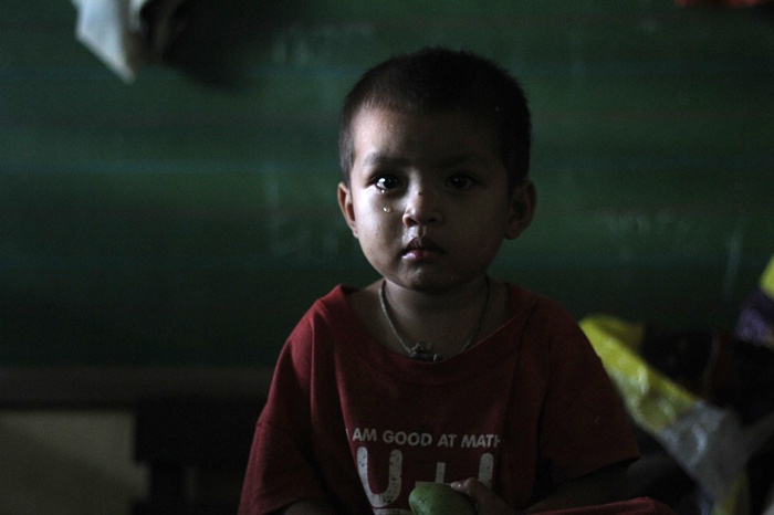 قصة مصورة : إعصار يضرب الفلبين ويقتل 230 شخصا ويشرد الآلاف - فيديو