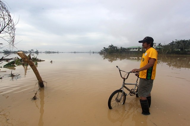 عدد قتلى الاعصار بوفا في الفلبين يرتفع الى 325 شخصا - فيديو