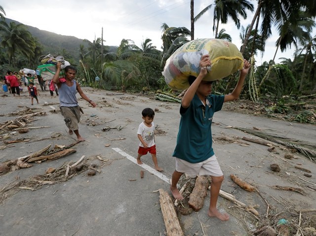 عدد قتلى الاعصار بوفا في الفلبين يرتفع الى 325 شخصا - فيديو