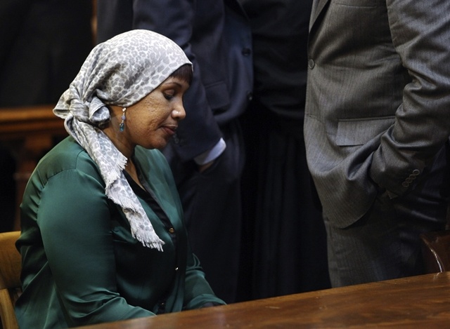 قصة مصورة .. اتفاق سري في قضية ستروس كان وعاملة الفندق يضع حدا للقضية - فيديو