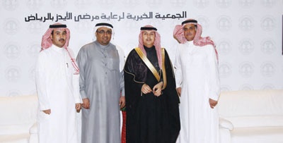 العبد الكريم يدشن فعاليات معرض «مناعة» للتوعية بمرض الإيدز