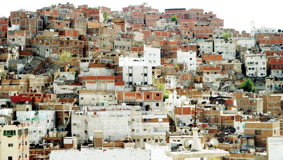 ملاك العمائر السكنية يرغّبون المستأجرين في استكمال التشطيب