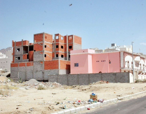 ملاك العمائر السكنية يرغّبون المستأجرين في استكمال التشطيب