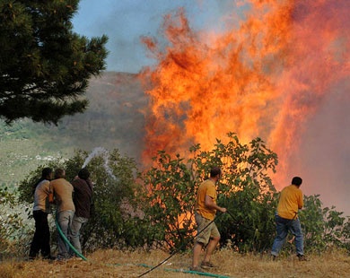 استراليا تستعد لمزيد من حرائق الغابات بسبب موجة حر شديدة