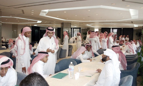 «غرفة الرياض» تطرح 500 وظيفة للشباب والشابات للعمل في القطاع الخاص