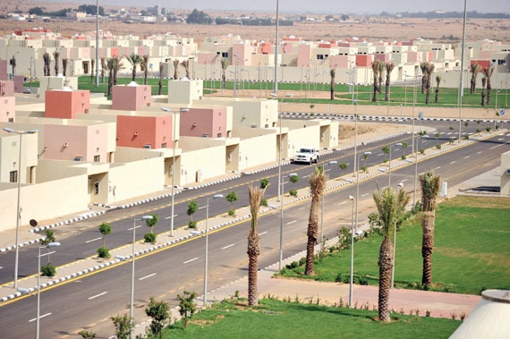 العثيمين: الانتهاء من مشروع إسكان النازحين في جازان خلال 3 أشهر