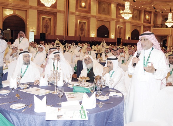 جامعة الملك فهد تلتقي ما يقرب من 1000 خريج في جدة