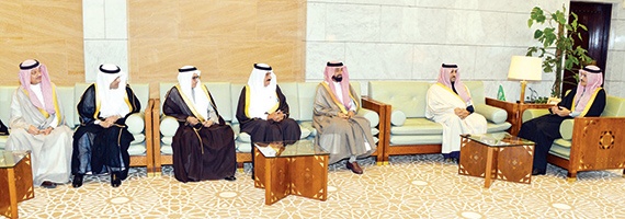 أمير الرياض ونائبه يستقبلان قيادات البنك الأهلي