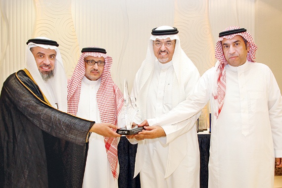 «السبيعي الخيرية» تتسلم جائزة الإقتصادية  لأفضل بيئة عمل
