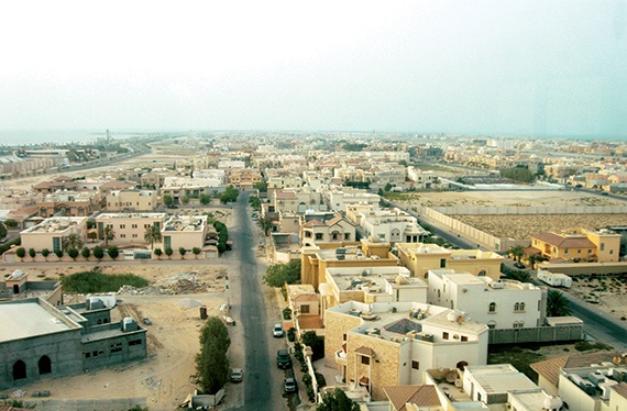 عقاريون: شح الأراضي والمحجوزات وإيقاف الصكوك أجبرنا على التدوير والمضاربات