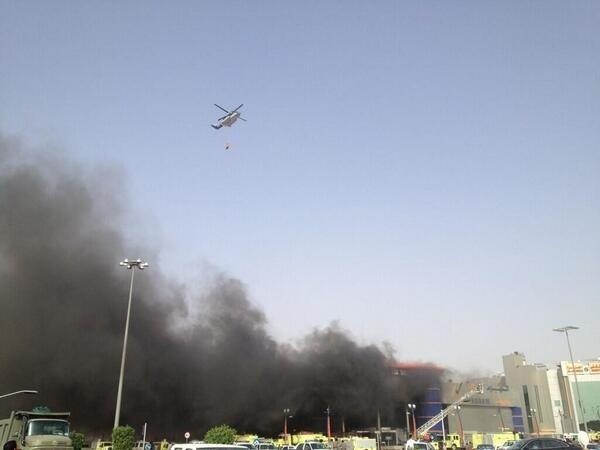 الدفاع المدني يباشر حريقاً في  أسواق الهرم بلازا شرق الرياض - فيديو