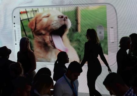 قصة مصورة: سامسونج  تعرض جالاكسي  إس4 في دار الأوبرا في سيدني