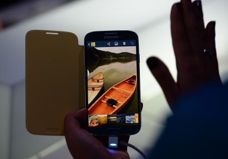 قصة مصورة: سامسونج  تعرض جالاكسي  إس4 في دار الأوبرا في سيدني