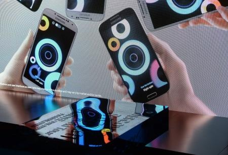 قصة مصورة: سامسونج  تعرض جالاكسي  إس4 في دار الأوبرا في سيدني