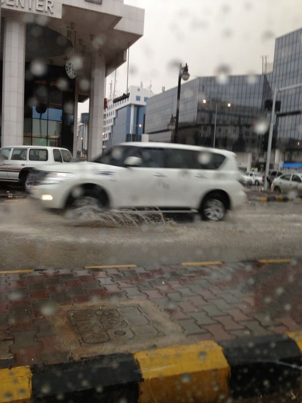 هطول أمطار غزيرة على الرياض