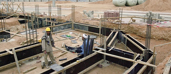 تعثر 70 % من مشاريع الإسكان الفردي بسبب أزمة الأسمنت