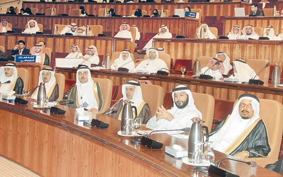 «الإسكان» تطالب المطورين العقاريين بتأهيل كوادرهم والتحالف مع الشركات العالمية