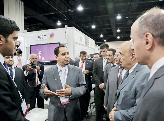 العنقري والجبير يطلعان على دور «الاتصالات السعودية» 
في توفير فرص عمل للشباب السعودي