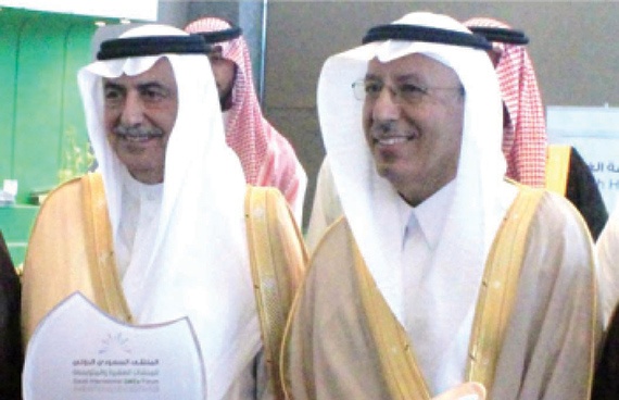 وزير المالية يكرِّم البنك العربي الوطني