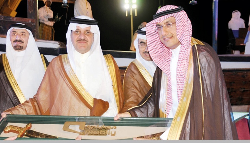 أمير الشرقية يكرِّم «موبايلي» لشراكتها الرئيسة  لمهرجان المنطقة الصيفي