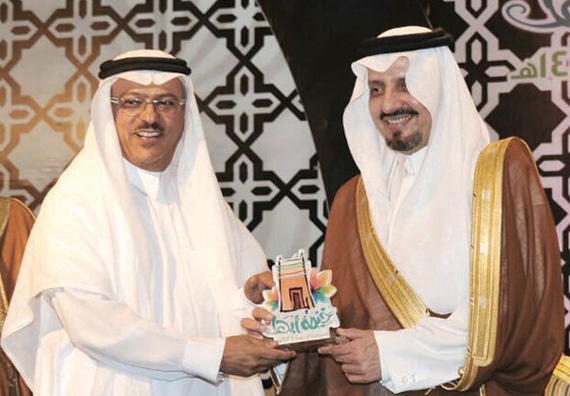 أمير عسير يكرّم «الاتصالات السعودية» لرعايتها خيمة أبها الدعوية
