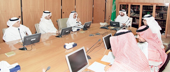 الربيعة يبحث مع مقاولي الرياض تعزيز دور قطاع الإنشاءات