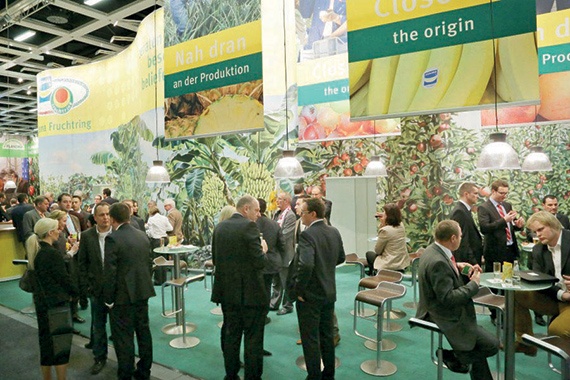 السعوديون يعرضون منتجاتهم  الخضراء غير معالجة في ألمانيا