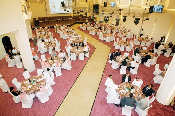 «ذيب» تجمع وكلاء السيارات في رمضان