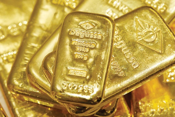 الذهب يهبط إلى أدنى مستوى في أسبوعين ونصف بعد بيانات اقتصادية