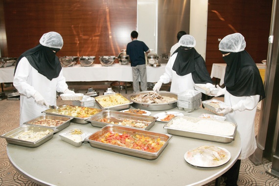 4500 طن من الأطعمة «فائضة» من موائد السعوديين يومياً