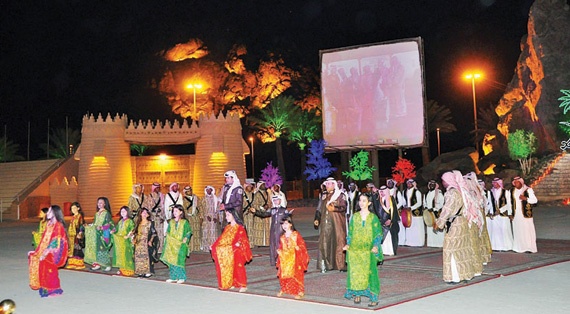 بالجهود الذاتية.. 400 شاب يجهزون 18 موقعا لعيد حائل