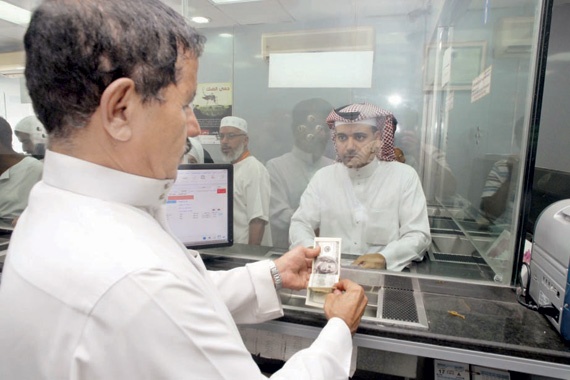 شيخ «صرافي مكة»: انخفاض حاد في تبادل العملات خلال رمضان