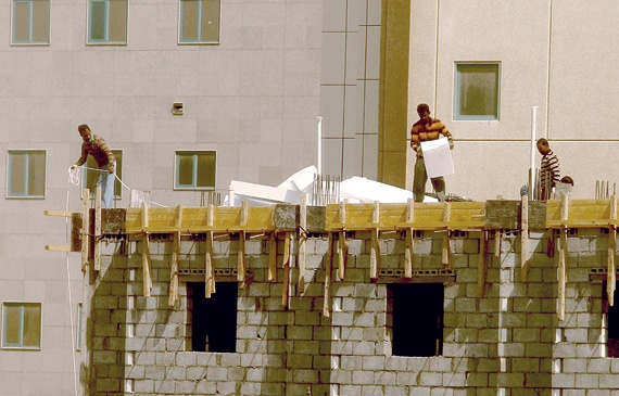 «التصحيح» و«الحرارة» يرفعان أجرة العامل