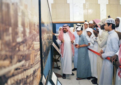 مجسمات ولوحات نادرة تحكي تاريخ توسعة الحرم النبوي