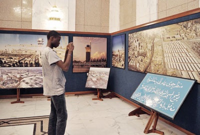 مجسمات ولوحات نادرة تحكي تاريخ توسعة الحرم النبوي