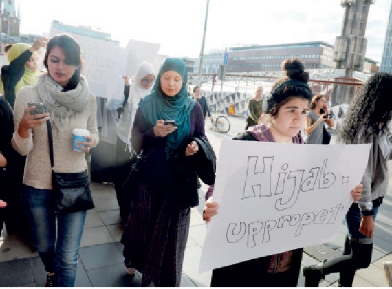 حيرة في السويد .. ناشطات ونائبات يؤيدن الحجاب