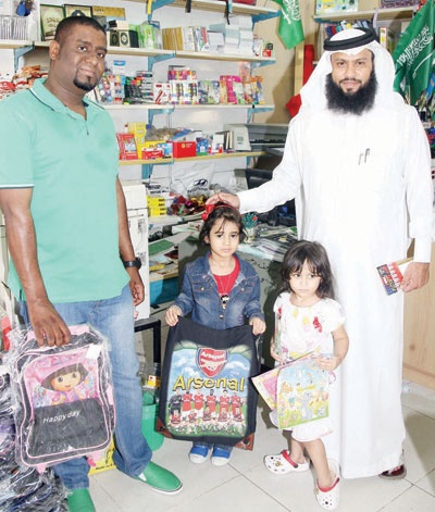 «الحقائب الكرتونية» تزيد العنف 
وتخلق فجوة اقتصادية بين الطلاب