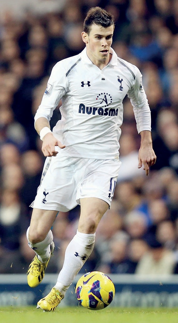 صفقات كرة القدم الضخمة تثير مخاوف من تراكم الديون